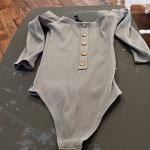 Express long sleeve (off shoulder) bodysuit small